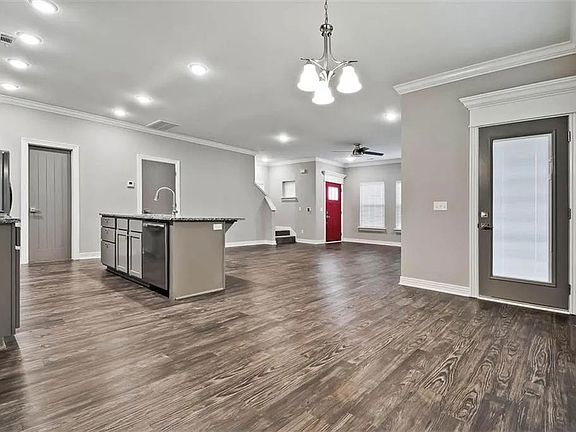 5th image of 1729 W Broadway Pl