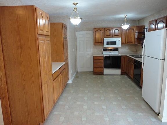 4th image of 2570 Retford Dr
