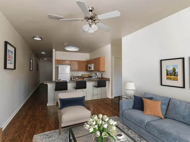 Pinnacle Pointe Apartments — Photo 3