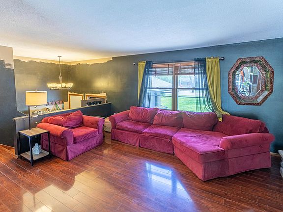 4th image of 123 Crescent St