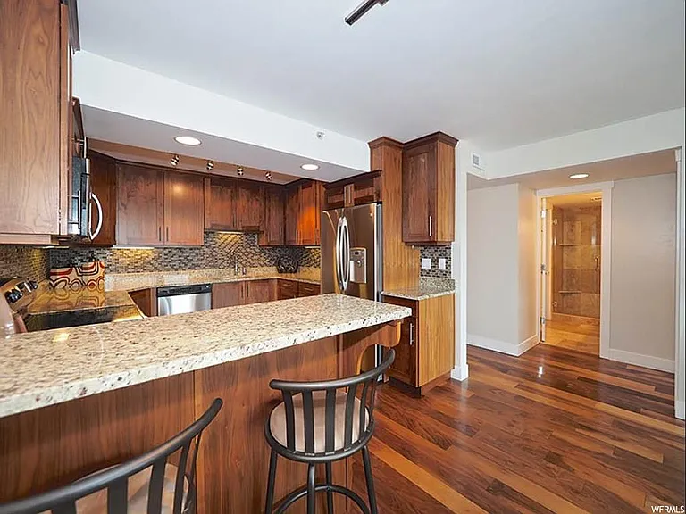 230 E Broadway St #804 — Photo 5
