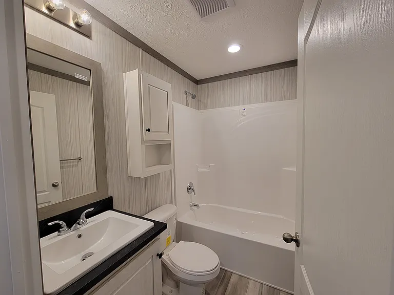 207 Devonshire — Photo 6
