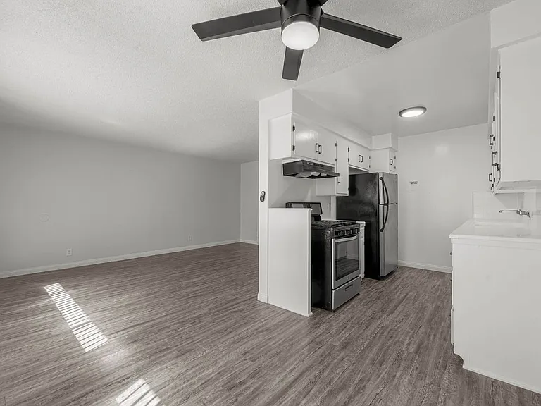 8419 S Western Ave #1 — Photo 5
