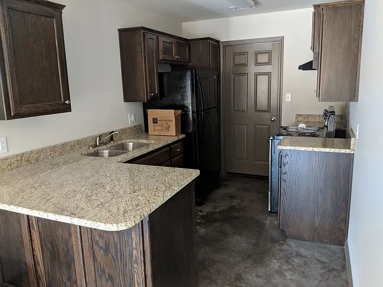 32 W Center St — Photo 2