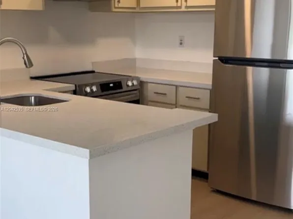 738 Executive Center Dr APT 23, West Palm Beach, FL 33401