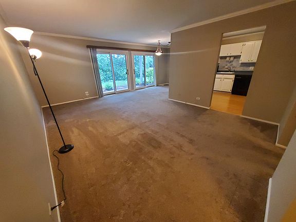 3rd image of 400 Heather Ct APT B1