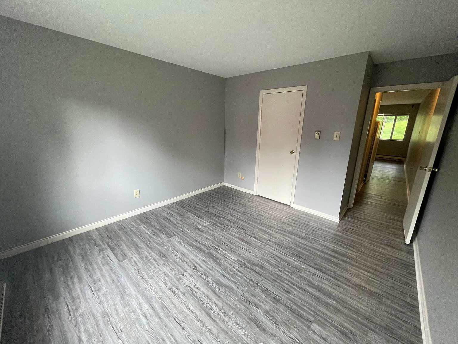 1 bed, 1.0 bath, 475 sqft, $825 — Photo 2