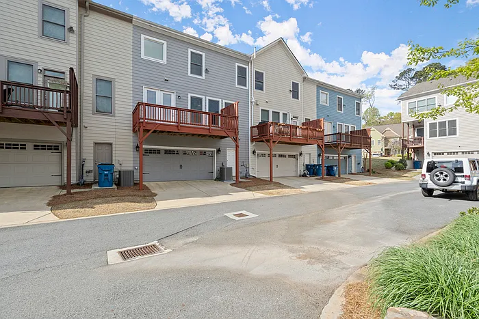 427 Suwanee Park Ter — Photo 52