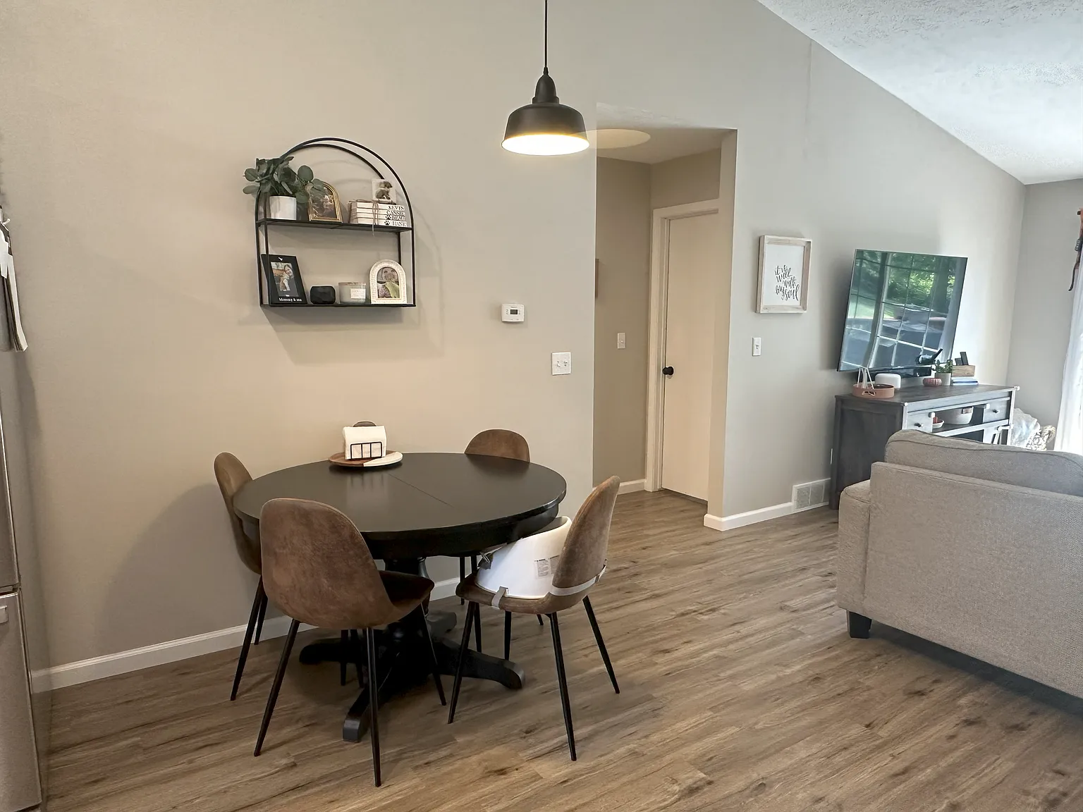 3 bed, 2000 sqft, $1,825 — Photo 4