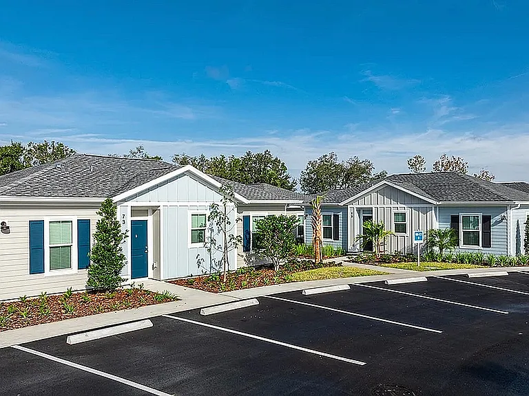 1 story exterior