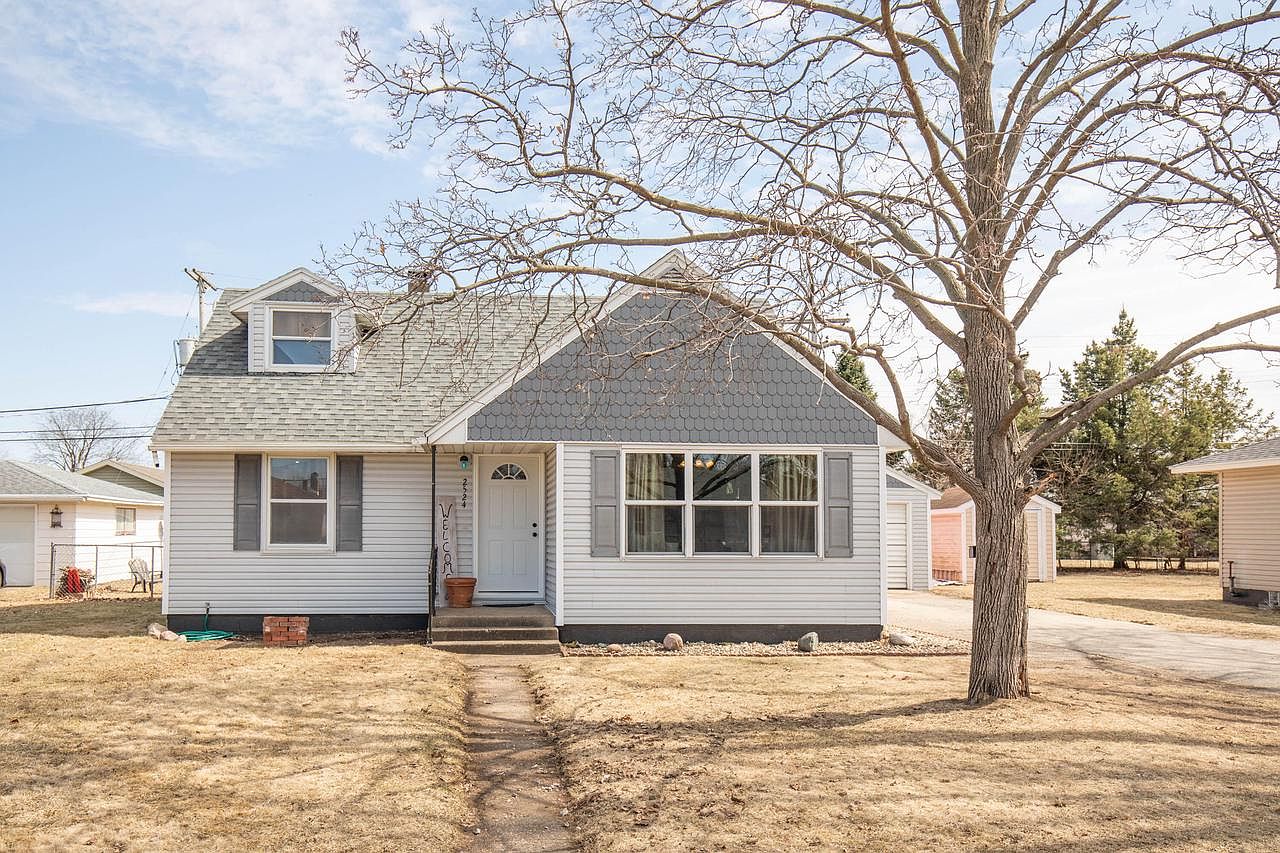 2524 1st AVENUE EAST East La Crosse WI 54603 Zillow   27da7d6409b412c55490d057e2bf409b Cc Ft 1536 