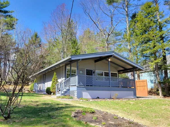 23 Iroquois Ave, Hubbardston, MA 01452