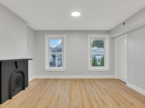 4th image of 57 1/2 Saratoga Ave #2S