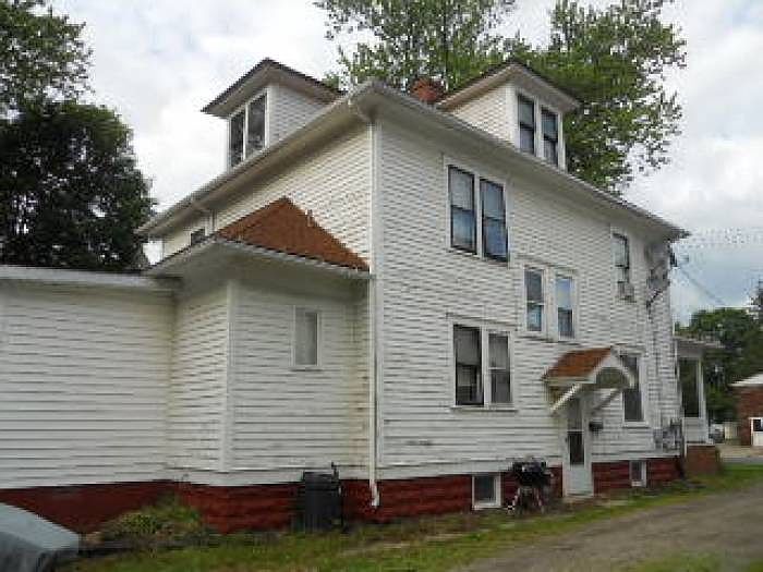 2nd image of 118 S 4th St