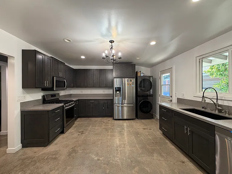 22701 Martha St — Photo 18