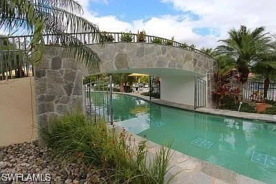 2 bed, 2.0 bath, 1351 sqft, $4,600 — Photo 3
