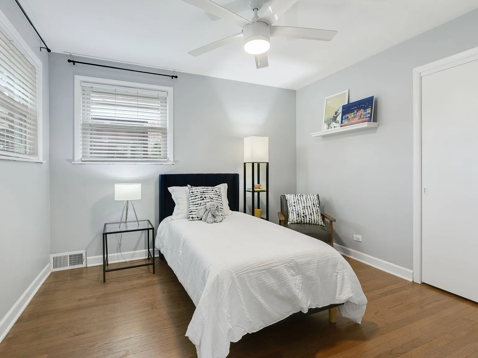 3 bed, 1.5 bath, 1400 sqft, $2,700 — Photo 2