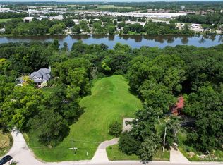 1644 Raymond St, South Elgin, IL 60177