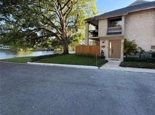 148 Wimbledon Lake Dr, Plantation, FL 33324