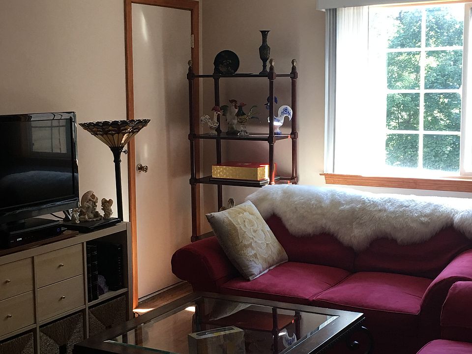 1st image of 122 Fox Run Ln Unit 122