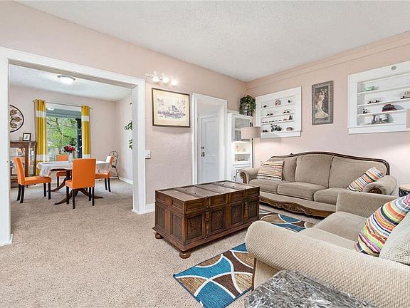 4th image of 828 Ann Ave