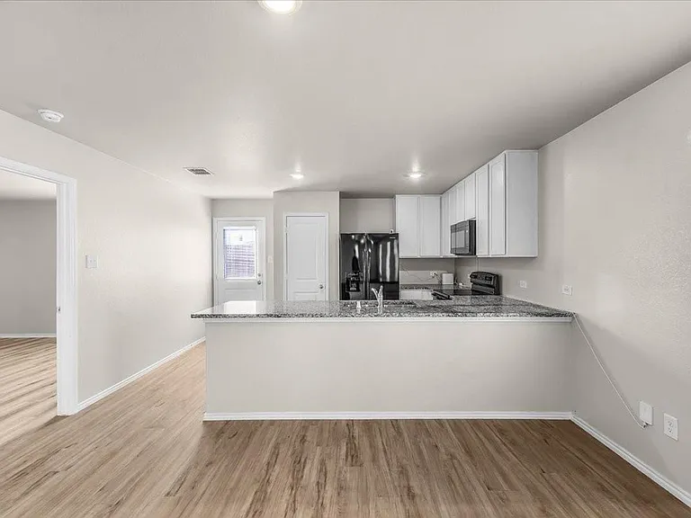 1412 Silver Oak Ln — Photo 20