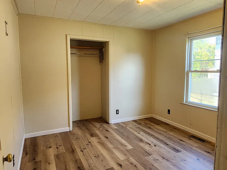 2405 Monroe Ave — Photo 8