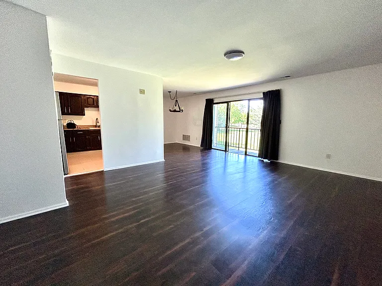12 Wyndham Pl #12 — Photo 4