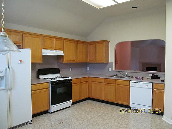 4th image of 314 Highland St