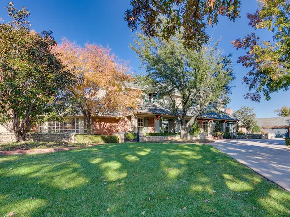 1601 Bedford Dr, Nichols Hills, OK 73116