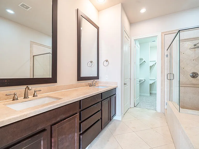 1027 Saint Charles St — Photo 14
