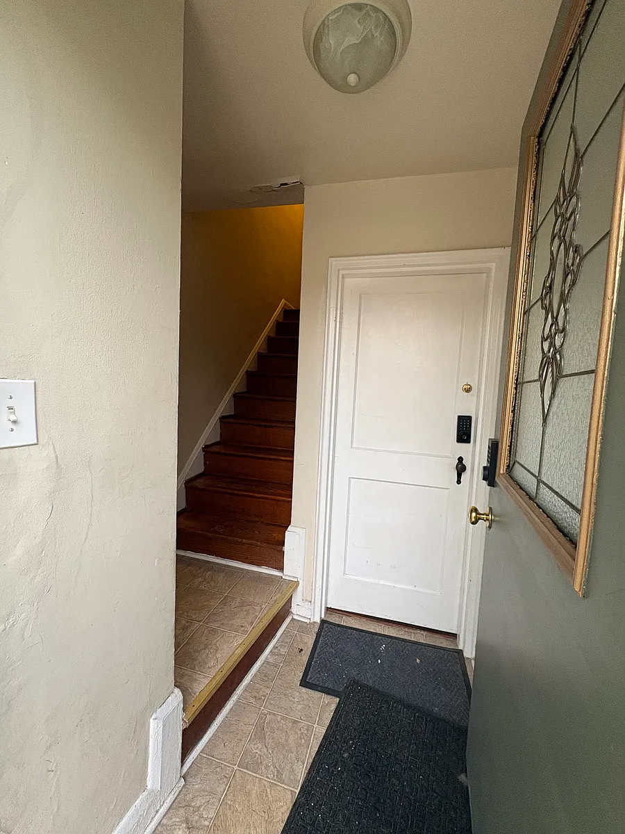 Building Photo - 6166 Parkway Dr #2