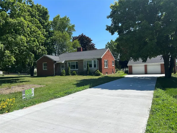 11039 Torrey Rd, Fenton, MI 48430