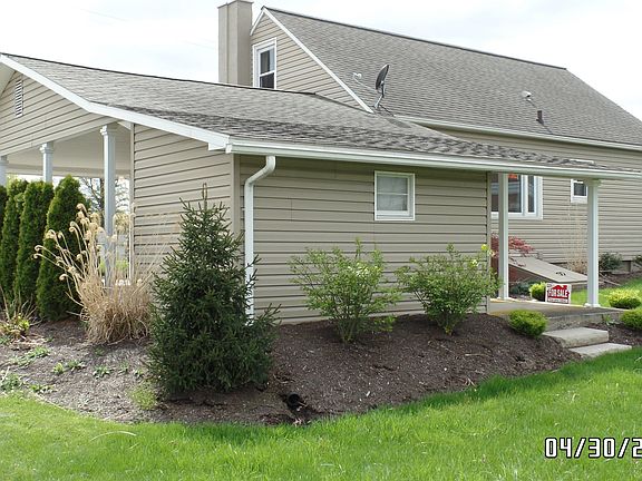 5th image of 611 Pine St
