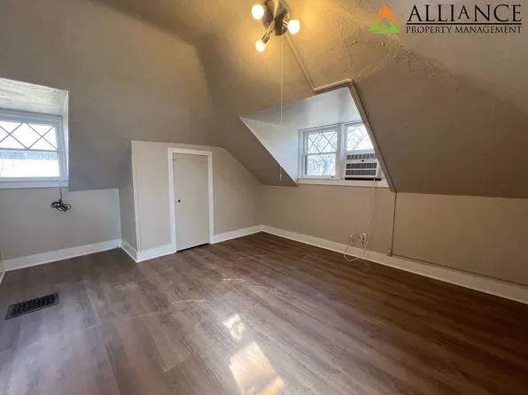 Leavenworth St 909, 909 Leavenworth St APT B, Manhattan, KS 66502