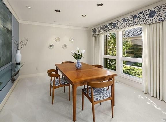4th image of 1806 Bellevue Way NE