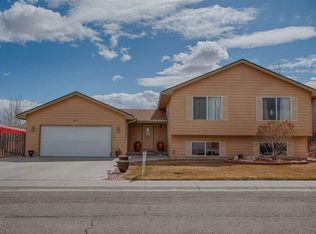 2223 Omaha Trl, Bar Nunn, WY 82601