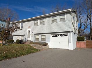 15 Palm St, East Millinocket, ME 04430