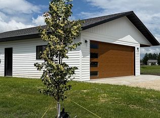 1131 Elm Ave S, Hallock, MN 56728