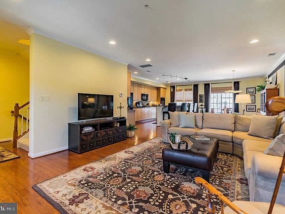 2nd image of 7991 Crescent Park Dr