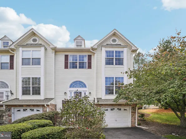222 Birchwood Dr, West Chester, PA 19380