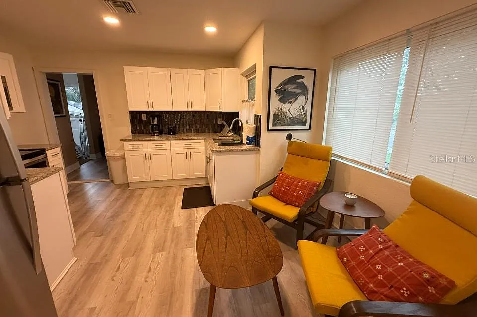 2 bed, 1.0 bath, 927 sqft, $1,995 — Photo 4