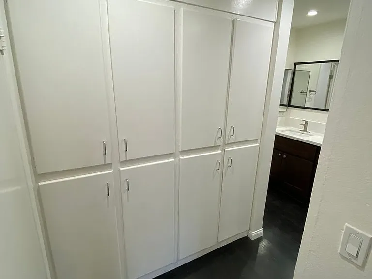 West Knoll Plaza Apartments — Photo 20