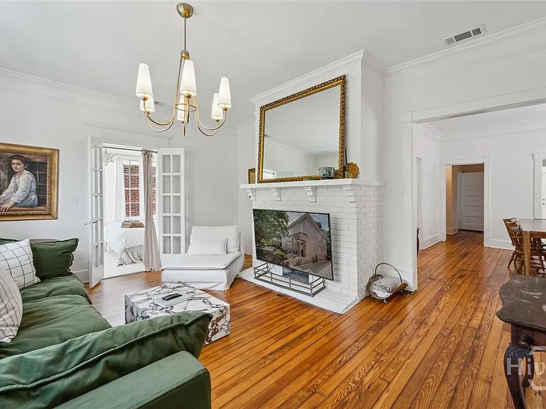 211 W 40th St #B — Photo 12
