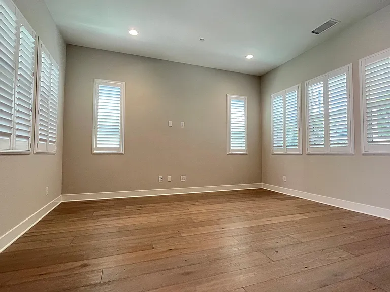 301 Sawbuck — Photo 8