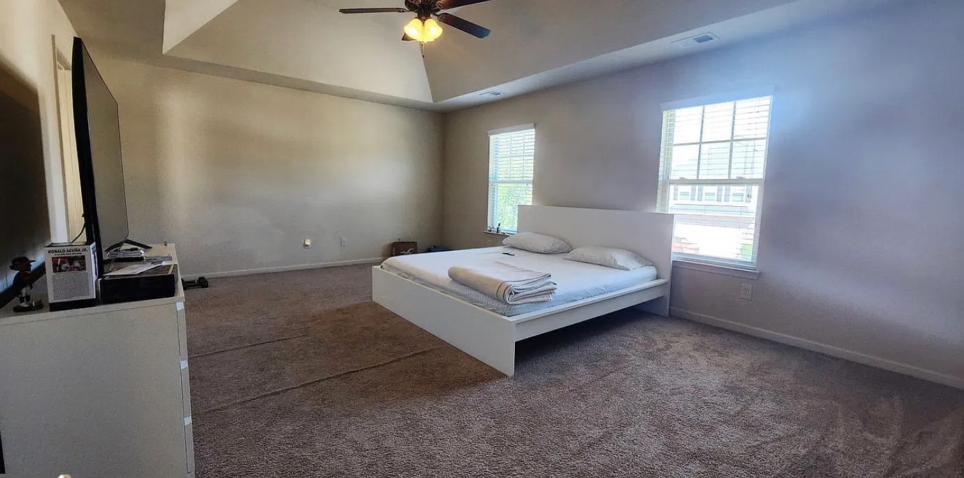 4 bed, 2220 sqft, $2,350 — Photo 4