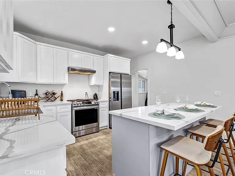 235 W 58th St — Photo 9