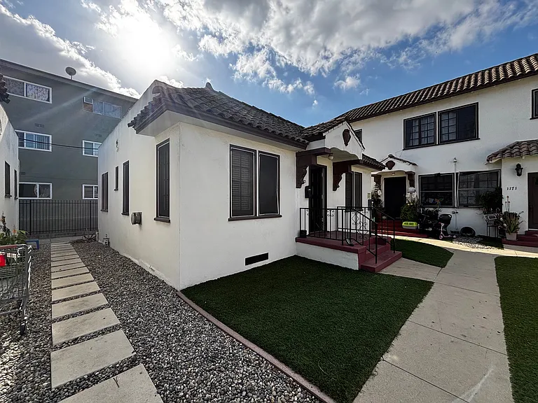 1173 S Norton Ave — Photo 2