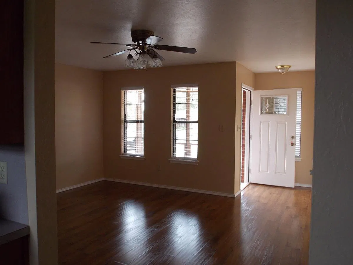 3 bed, 1500 sqft, $1,500 — Photo 2