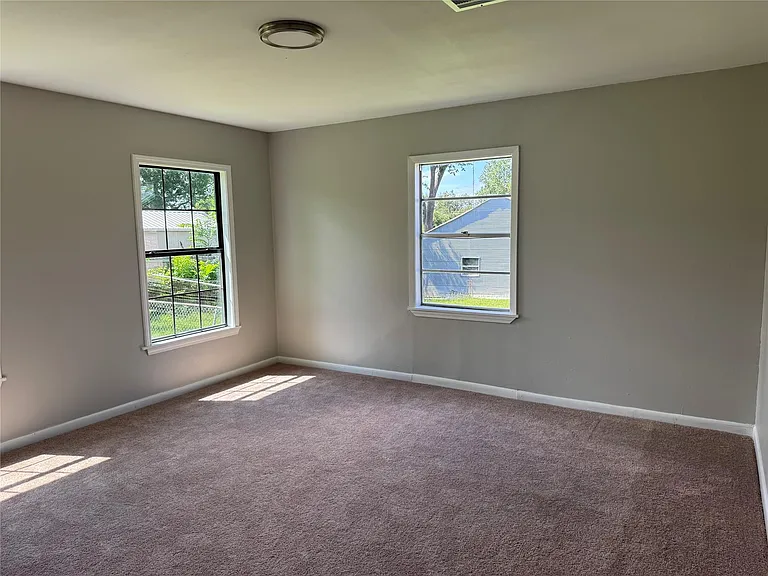 411 N Baron St — Photo 12